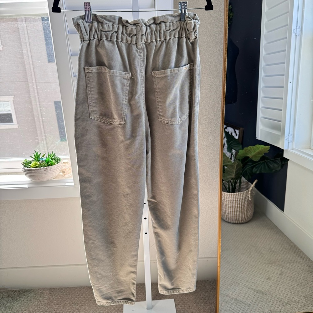 Zara. Paper bag jeans, size 4. NWOT.